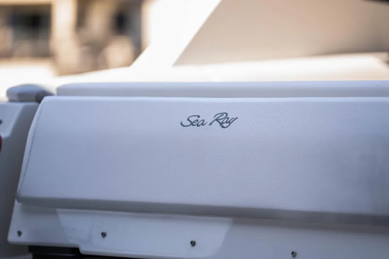 Slide: The Image of Sea Ray Sundancer 320 2025 - 6