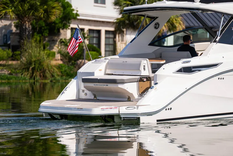Slide: The Image of Sea Ray Sundancer 320 2025 - 7