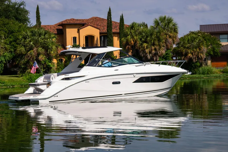Slide: The Image of Sea Ray Sundancer 320 2025 - 8