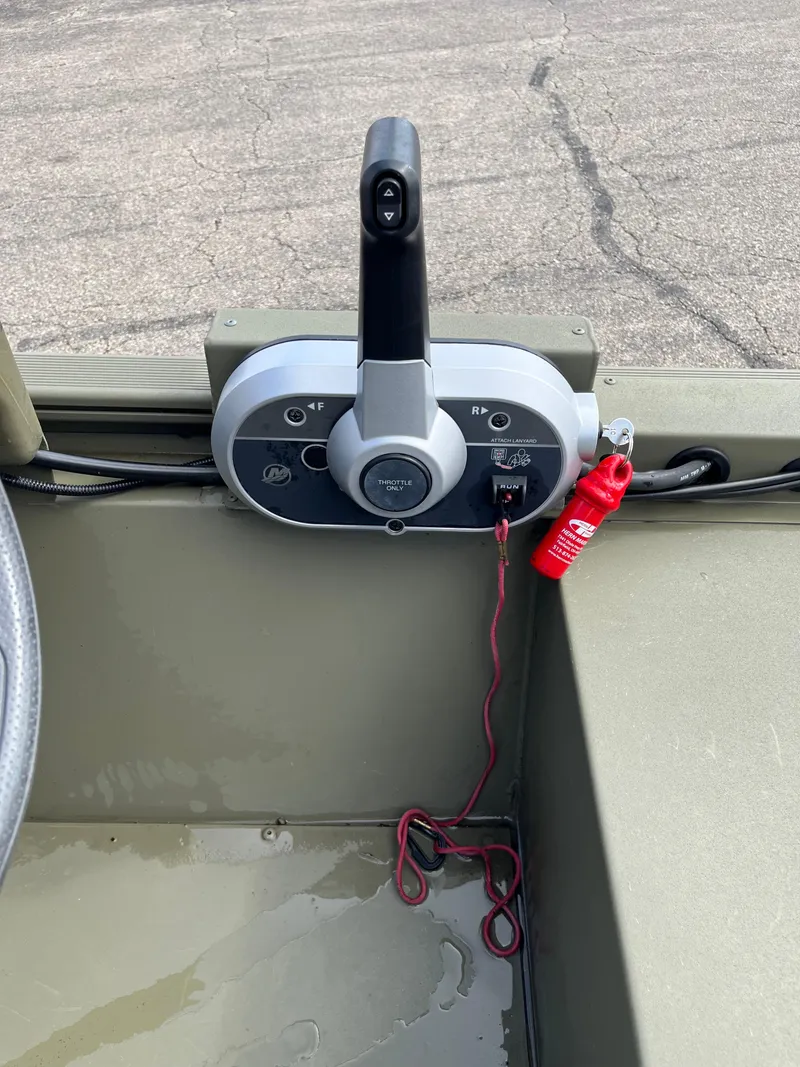 Slide: The Image of 2022 Tracker Grizzly 1648 SC boat control panel with throttle and safety lanyard. - 11