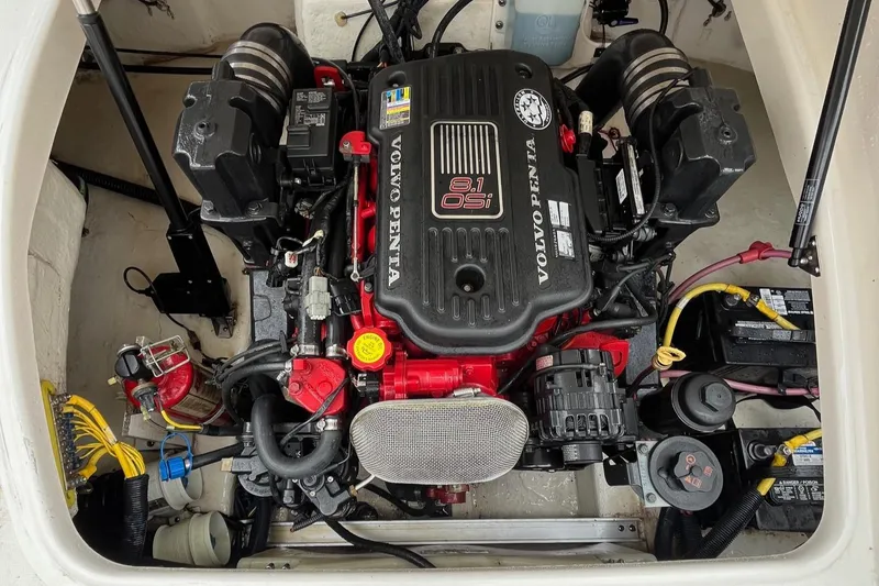 Slide: The Image of 2009 Chaparral Sunesta 284 engine compartment with Volvo Penta 8.1 OSI motor. - 13