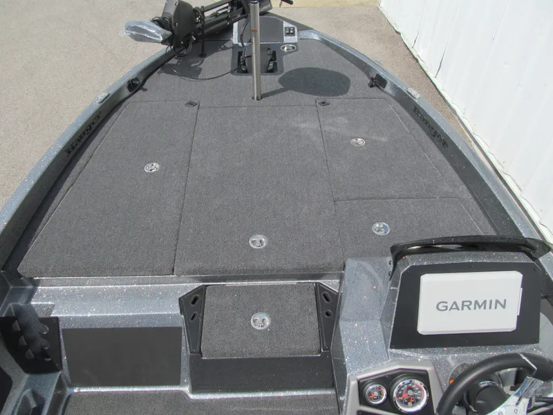 Slide: The Image of 2025 Ranger Z185 boat deck with Garmin navigation system. - 8