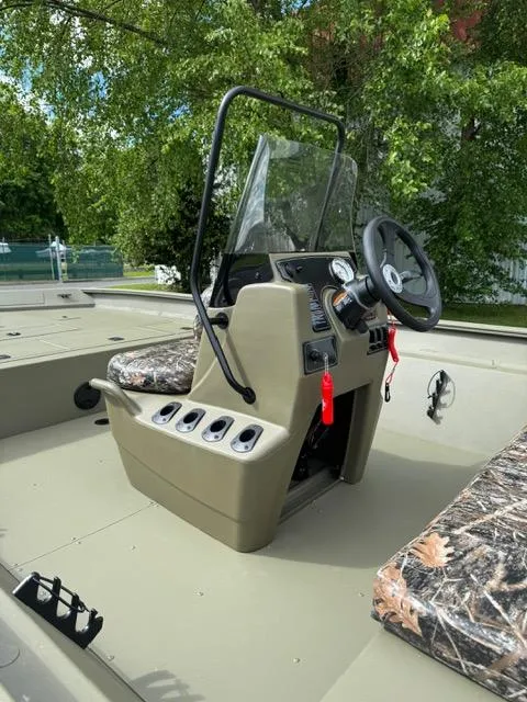 Slide: The Image of 2025 Tracker Grizzly 2072 CC boat with camo seats and steering console. - 9