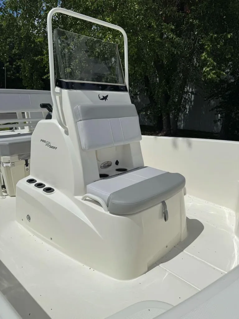 Slide: The Image of 2025 Mako Pro Skiff 19 CC boat interior with white seating and console. - 12