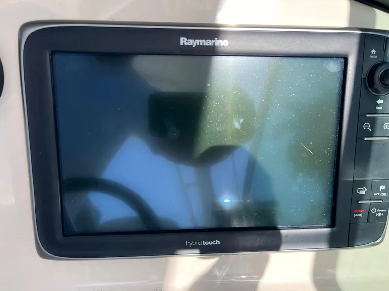 Slide: The Image of Raymarine hybridtouch display on 2013 Boston Whaler 270 Vantage boat. - 25