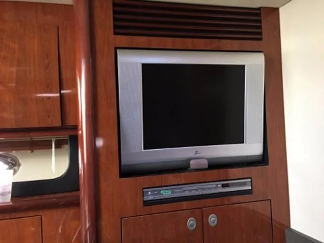 Slide: The Image of 2004 Sea Ray 390 Sundancer boat interior with sink and cup holders. - 27