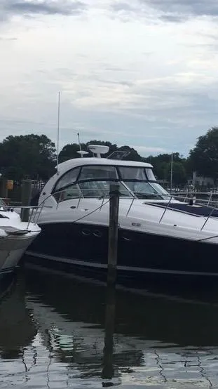 Slide: The Image of Interior of 2004 Sea Ray 390 Sundancer yacht with cozy seating and elegant lighting. - 9