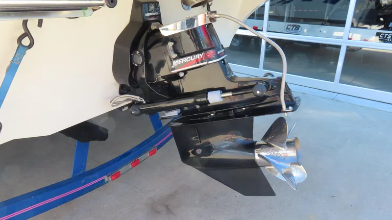 Slide: The Image of 1998 Eliminator 28 EAGLE XP boat with Mercury outboard motor and propeller. - 14