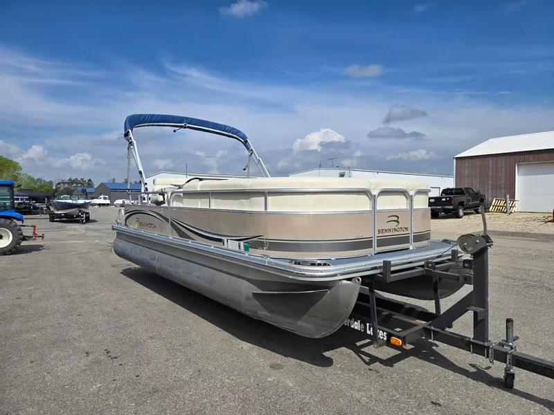 Slide: The Image of 2008 Bennington 2050 RL pontoon boat on trailer under blue sky. - 5