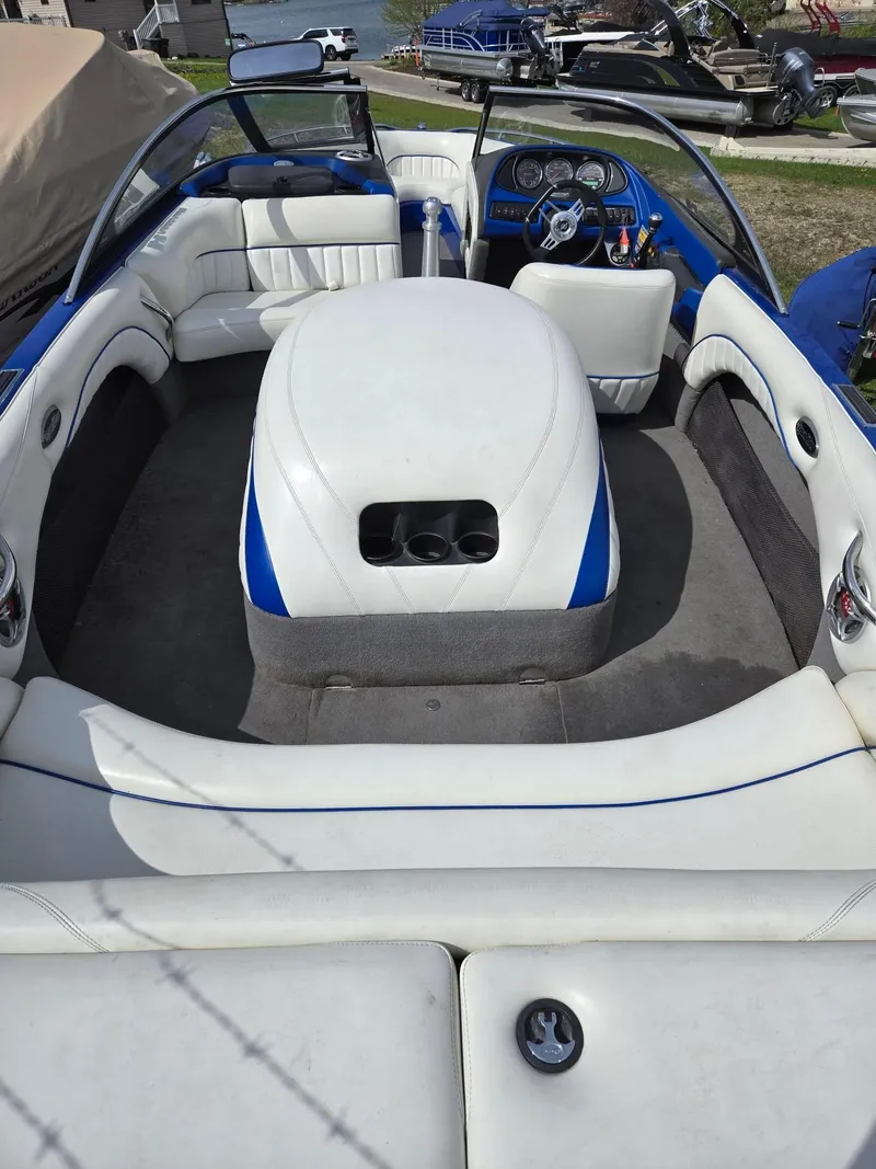 Slide: The Image of 2005 Malibu Response LXi boat interior with white and blue seating, dashboard, and steering wheel. - 16