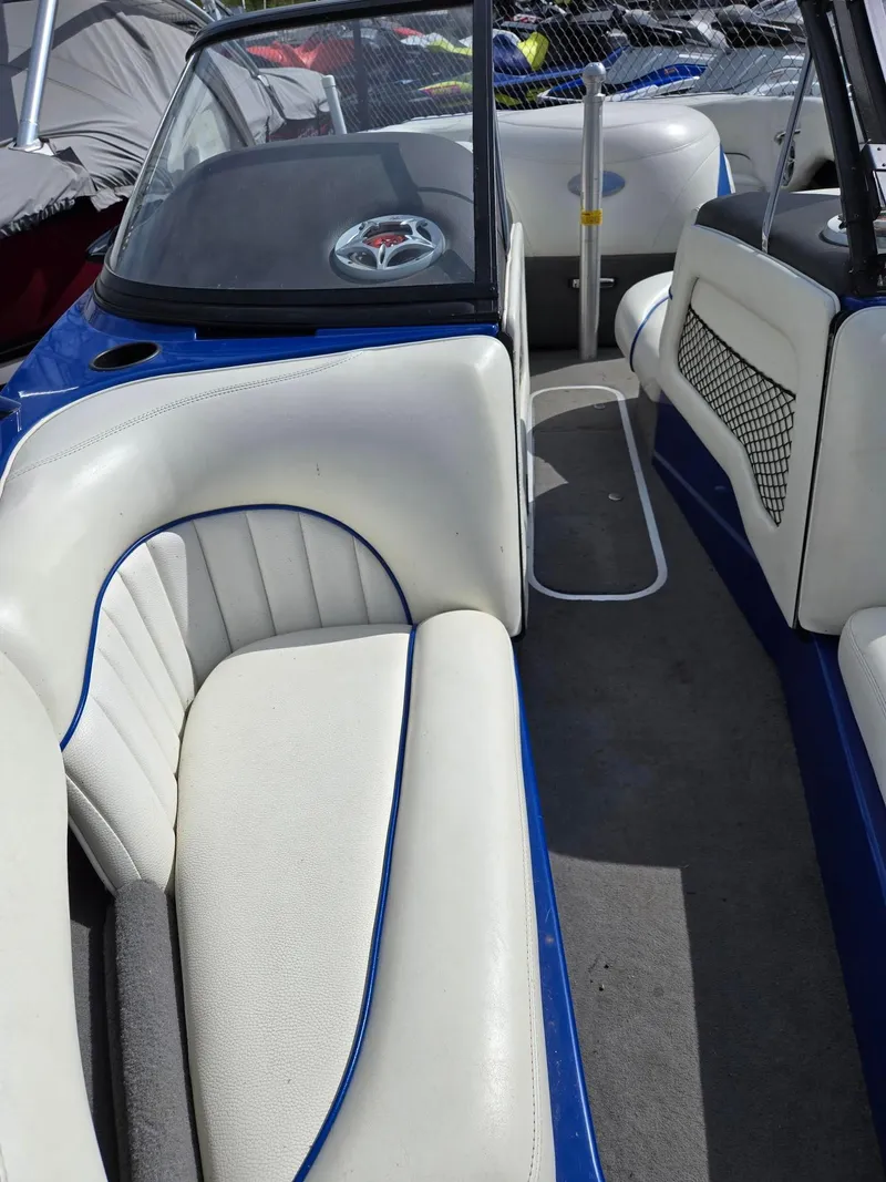 Slide: The Image of 2005 Malibu Response LXi boat interior with white and blue seating. - 8