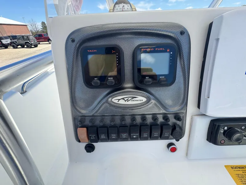 Slide: The Image of Tidewater 230SS 2014 - 14