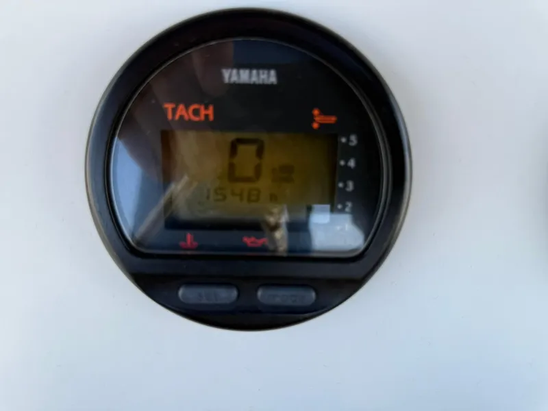Slide: The Image of Yamaha tachometer displaying zero RPM on a 2006 Marlago FS35 boat. - 21