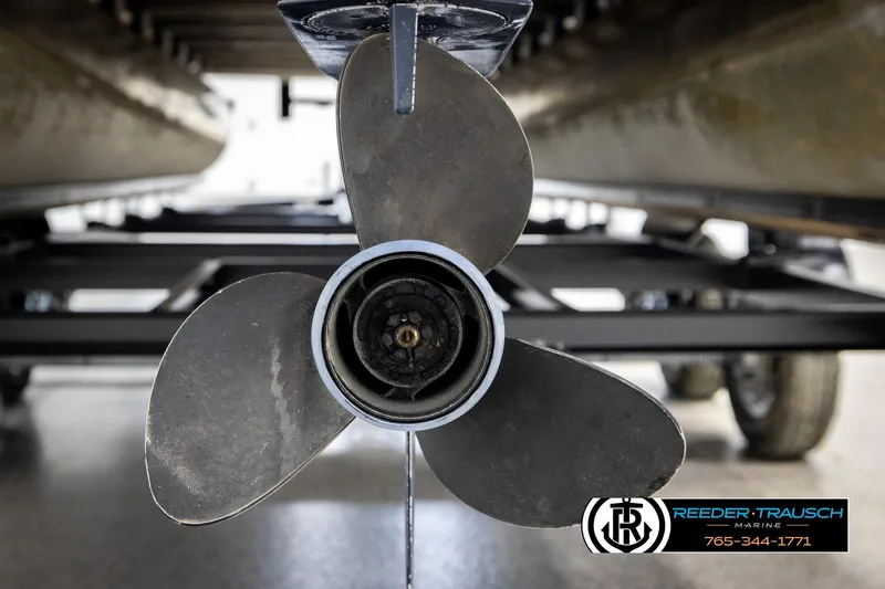 Slide: The Image of Propeller of 2006 Sylvan 8524 Mirage RE pontoon boat on trailer. - 39