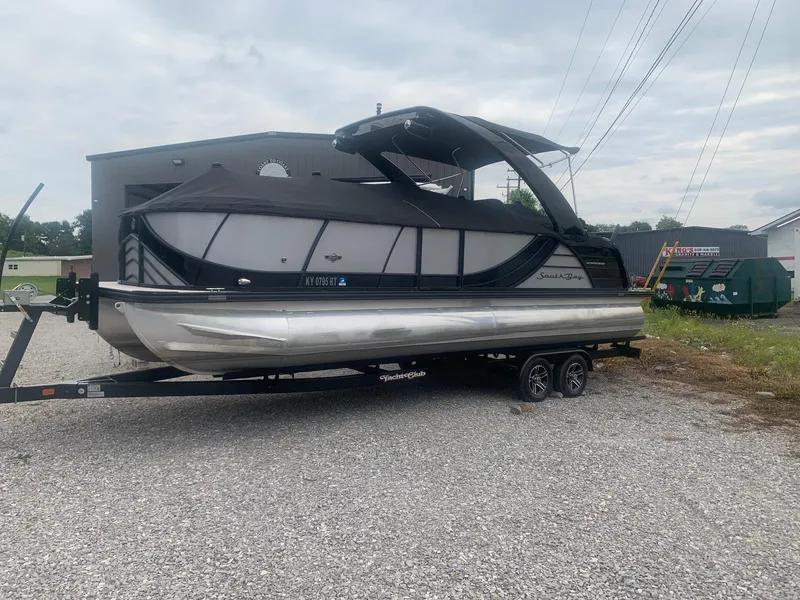 Slide: The Image of 2018 South Bay 725 RS ARCH DELUXE 3.0 pontoon boat on trailer. - 16