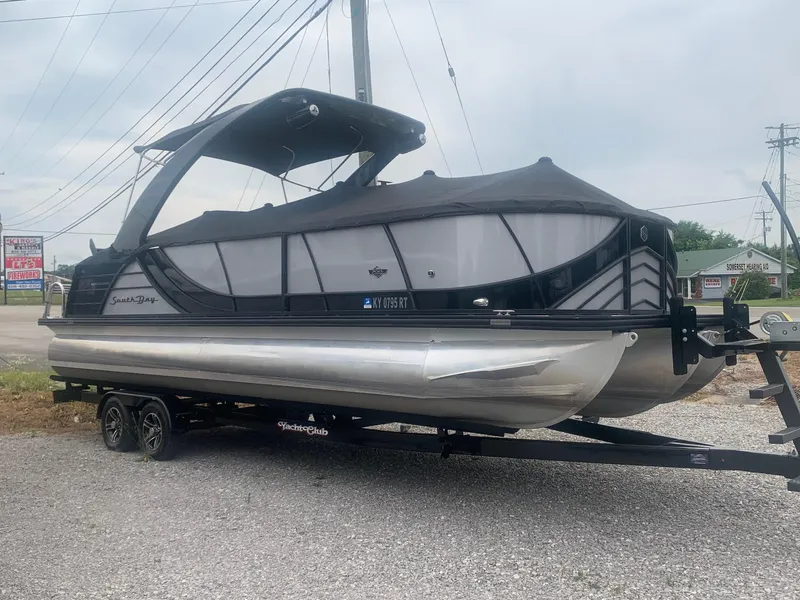 Slide: The Image of 2018 South Bay 725 RS ARCH DELUXE 3.0 pontoon boat on a trailer. - 18