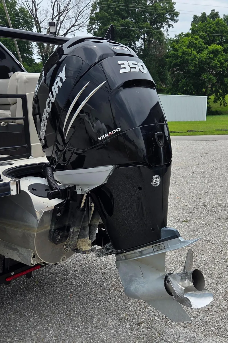 Slide: The Image of 2018 South Bay 725 RS ARCH DELUXE 3.0 with Mercury 350 Verado outboard motor. - 5