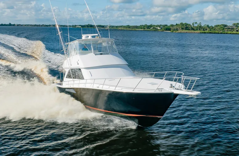 Slide: The Image of Viking 50 Conv Sport Fisher 2000 cruising on a sunny day, creating a wake. - 34