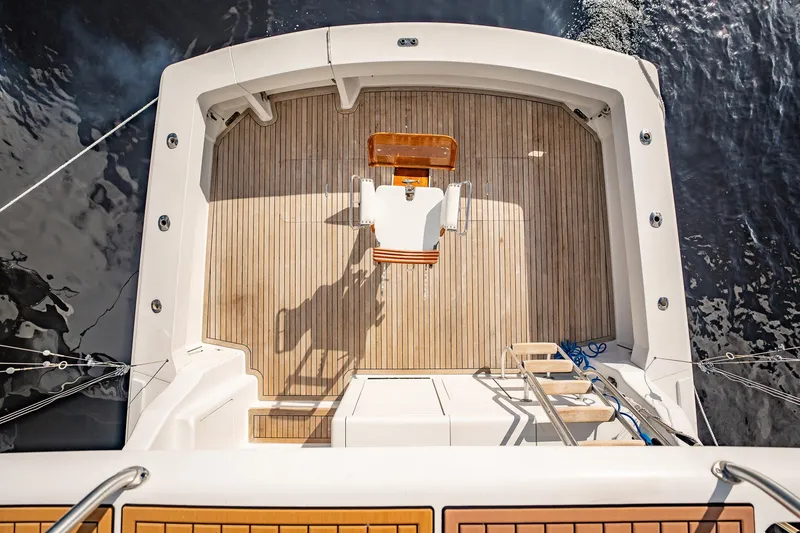 Slide: The Image of Top view of 2000 Viking 50 Conv Sport Fisher deck with fishing chair. - 49