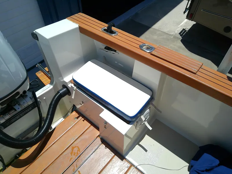 Slide: The Image of 1985 Robalo 2520 Center Console boat interior with seating and storage. - 47
