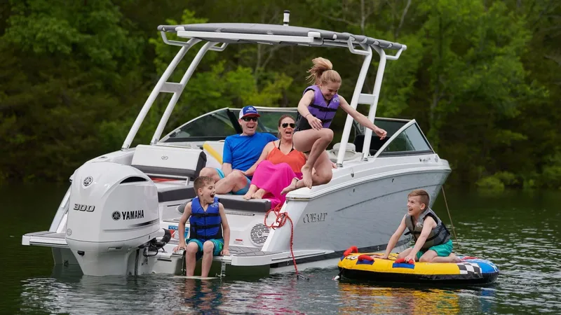 The Image of Cobalt R6 Outboard 2025 - 1