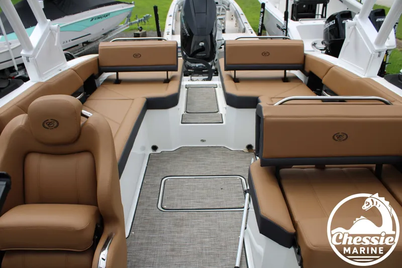 Slide: The Image of Cobalt R6 Outboard 2025 - 10