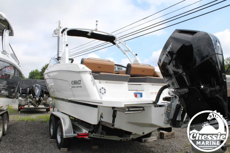 Slide: The Image of Cobalt R6 Outboard 2025 - 4