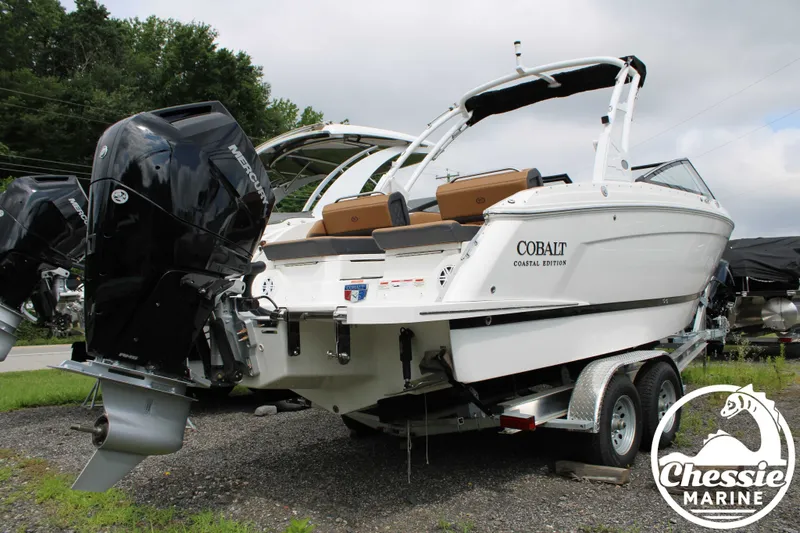 Slide: The Image of Cobalt R6 Outboard 2025 - 5