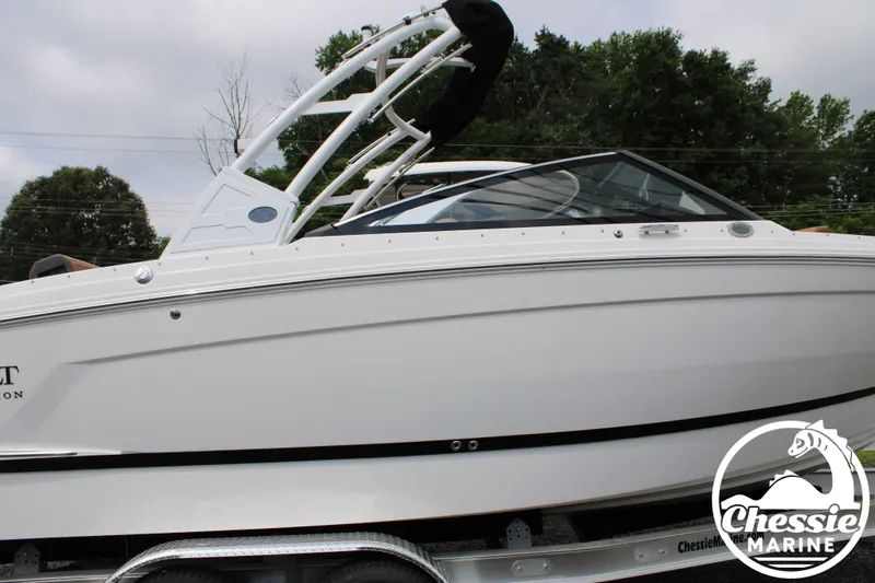 Slide: The Image of Cobalt R6 Outboard 2025 - 6