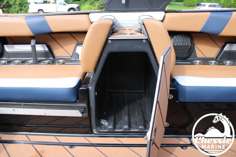 Slide: The Image of Malibu Wakesetter 26 LSV 2023 - 30