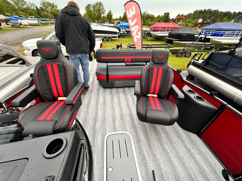 Slide: The Image of Bennington M Series 22 M-Swing Back 2025 - 3