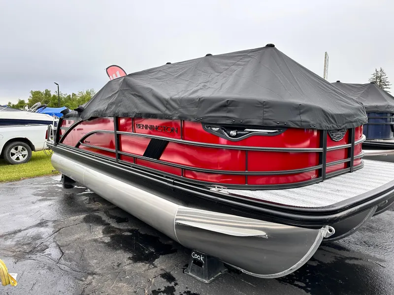 Slide: The Image of Bennington M Series 22 M-Swing Back 2025 - 4