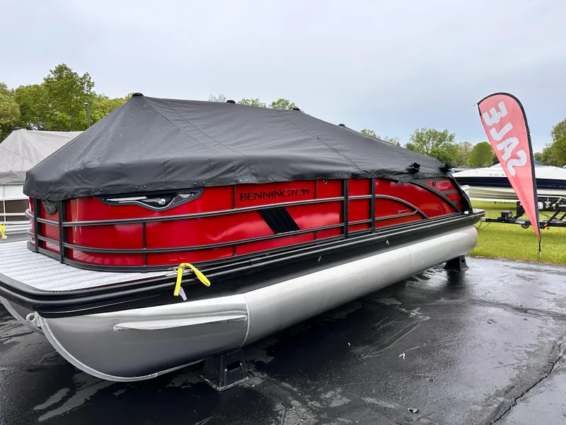 Slide: The Image of Bennington M Series 22 M-Swing Back 2025 - 5