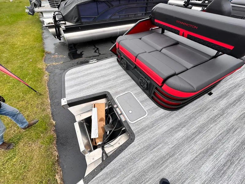 Slide: The Image of Bennington M Series 22 M-Swing Back 2025 - 6