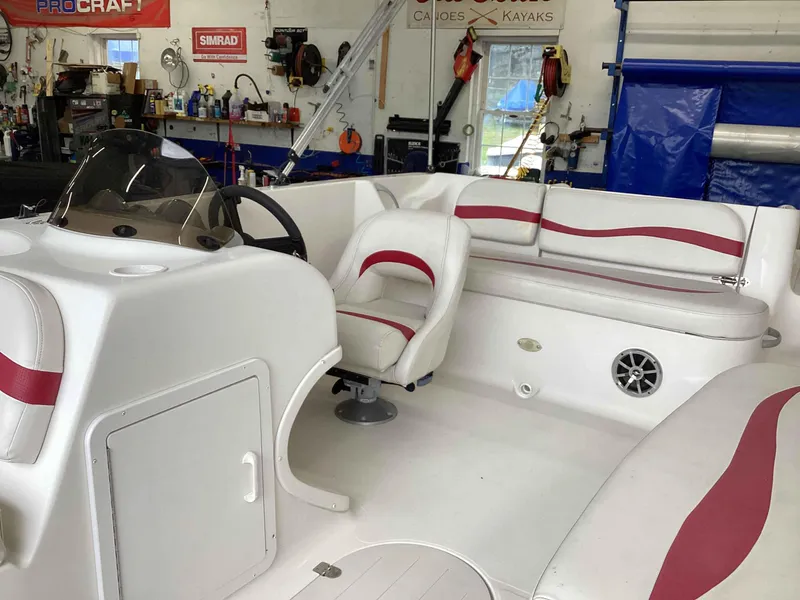 Slide: The Image of Interior of a 2006 Starcraft SeaStar 2000 boat with white and red seating. - 10
