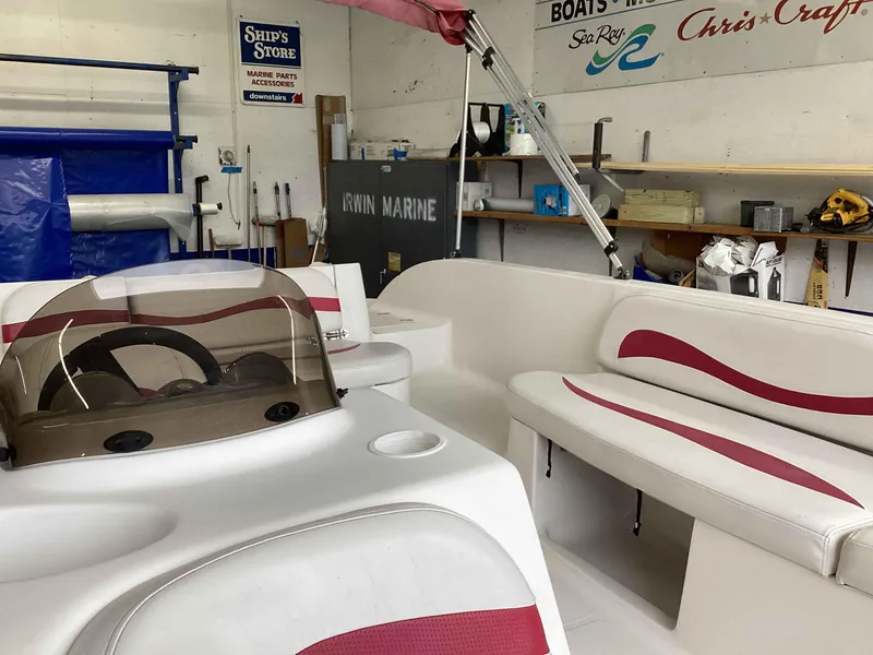 Slide: The Image of Interior of a 2006 Starcraft SeaStar 2000 boat with white and red seating. - 9