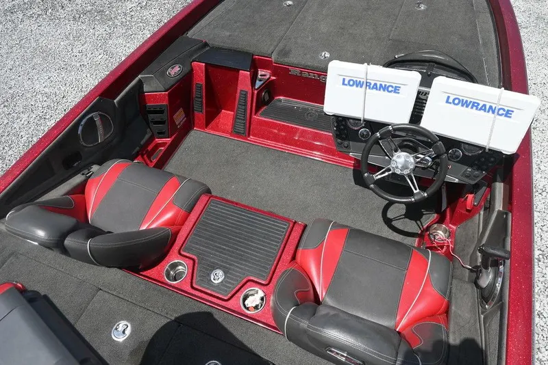 Slide: The Image of 2016 Ranger Z518 boat interior with dual Lowrance displays and red-black seating. - 4
