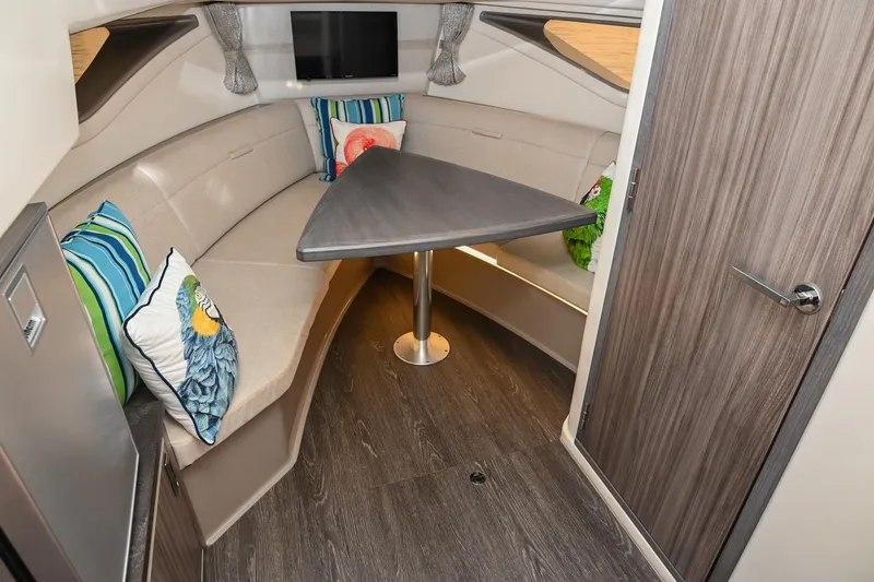 Slide: The Image of Sea Ray Sundancer 320 Coupe 2020 - 50