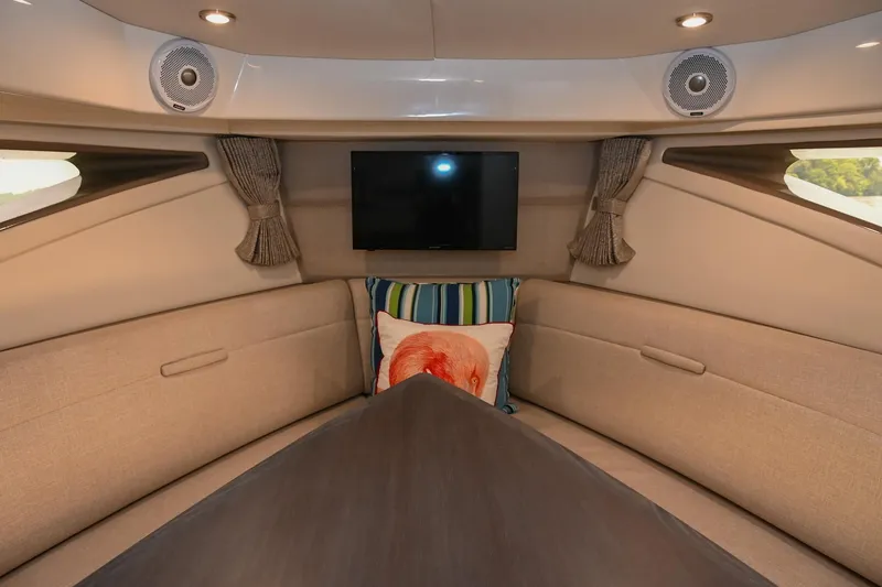 Slide: The Image of Sea Ray Sundancer 320 Coupe 2020 - 55