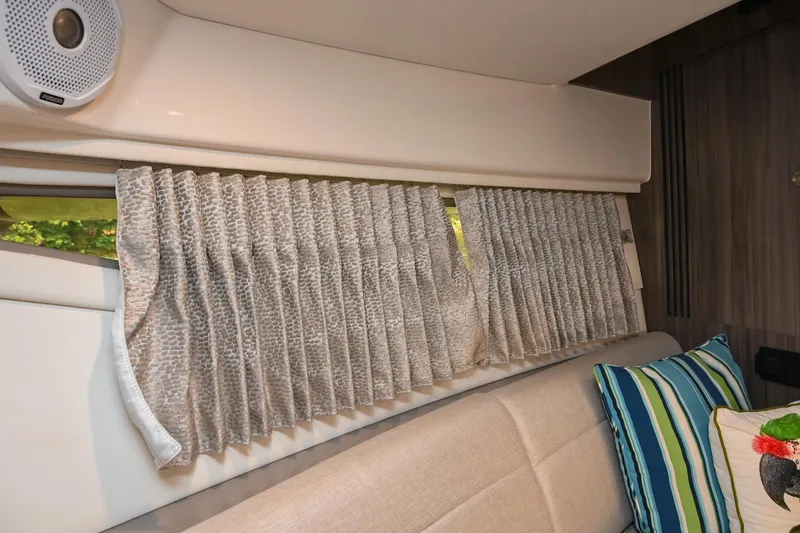 Slide: The Image of Sea Ray Sundancer 320 Coupe 2020 - 56