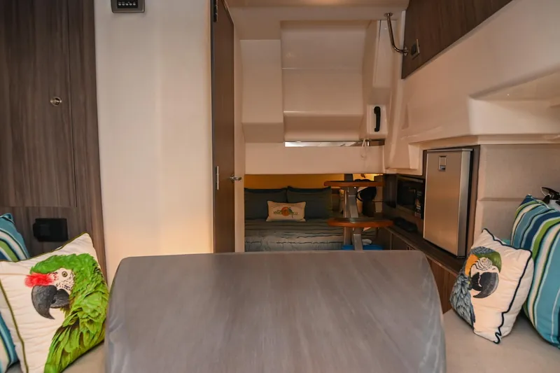 Slide: The Image of Sea Ray Sundancer 320 Coupe 2020 - 57