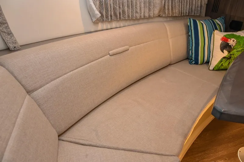 Slide: The Image of Sea Ray Sundancer 320 Coupe 2020 - 58