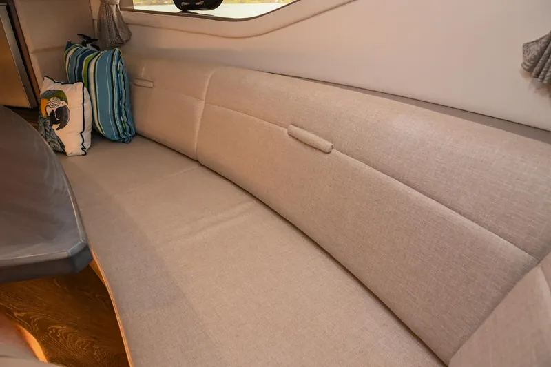 Slide: The Image of Sea Ray Sundancer 320 Coupe 2020 - 59