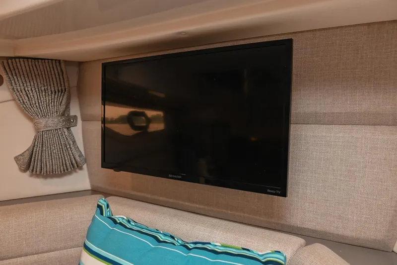 Slide: The Image of Sea Ray Sundancer 320 Coupe 2020 - 60