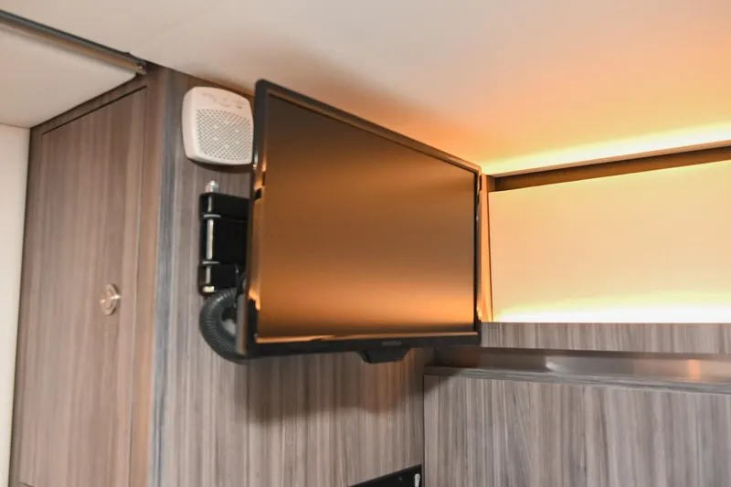 Slide: The Image of Sea Ray Sundancer 320 Coupe 2020 - 65