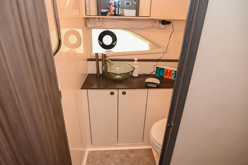 Slide: The Image of Sea Ray Sundancer 320 Coupe 2020 - 67