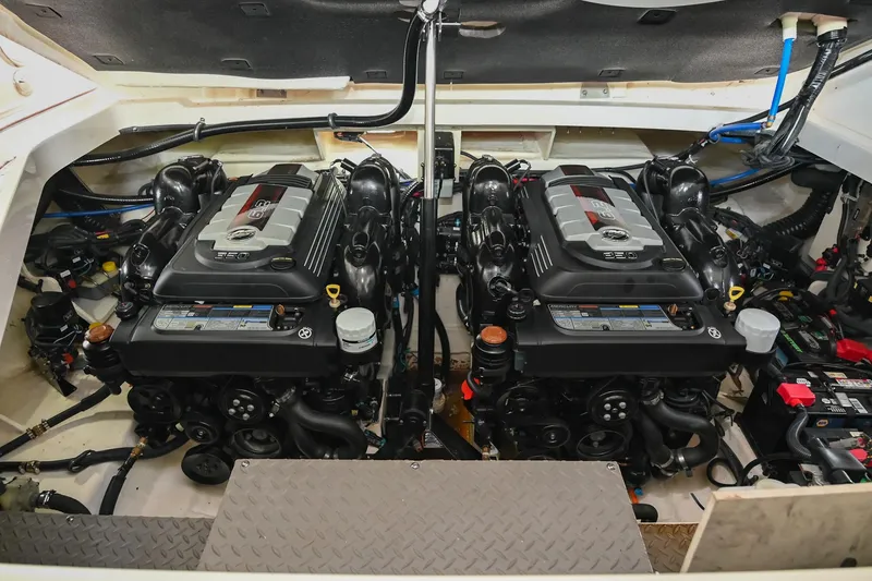 Slide: The Image of Sea Ray Sundancer 320 Coupe 2020 - 69