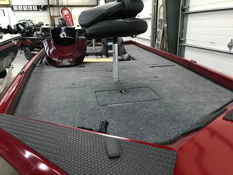 Slide: The Image of 2025 Ranger RT178C boat interior with gray carpet and seating in a showroom. - 10