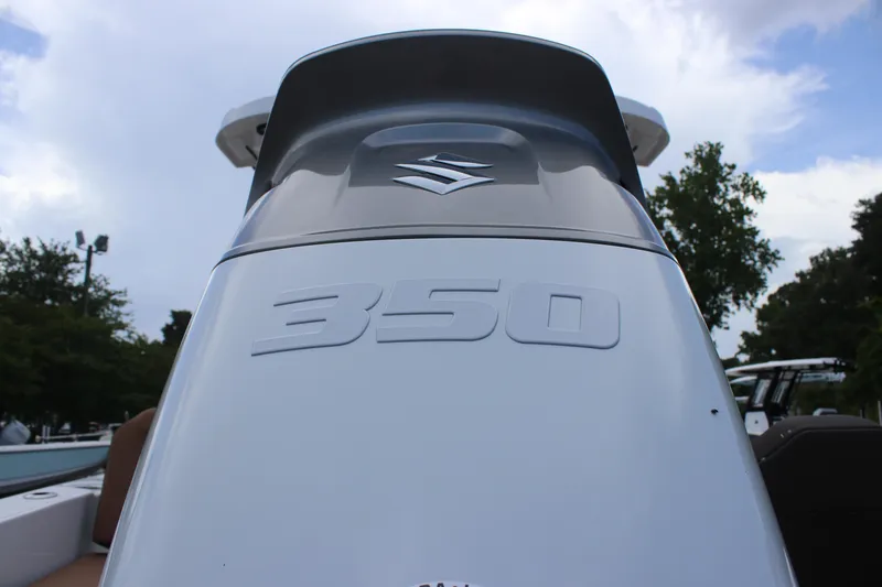 Slide: The Image of 2025 Sea Pro 245 FLX boat with Suzuki 350 engine, viewed from the rear. - 31