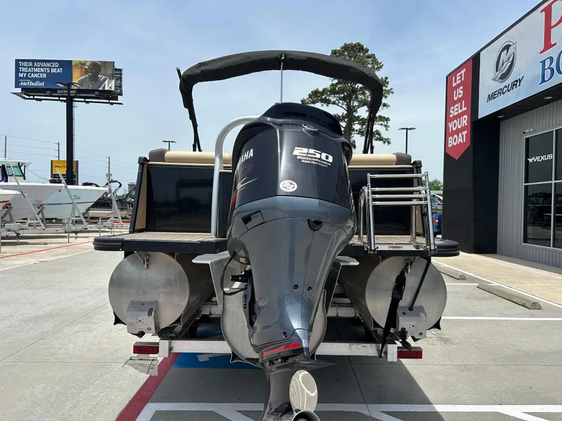 Slide: The Image of Avalon Catalina 2585 RL 2021 - 10